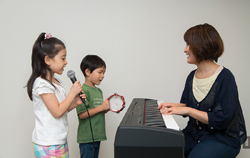 Free Singing Lessons！　☆Private lessons for 30mins！