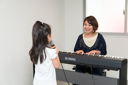 Free Singing Lessons！　☆Private lessons for 30mins！