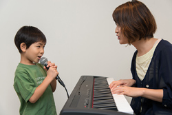 Free Singing Lessons！　☆Private lessons for 30mins！