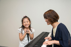 Free Singing Lessons！　☆Private lessons for 30mins！